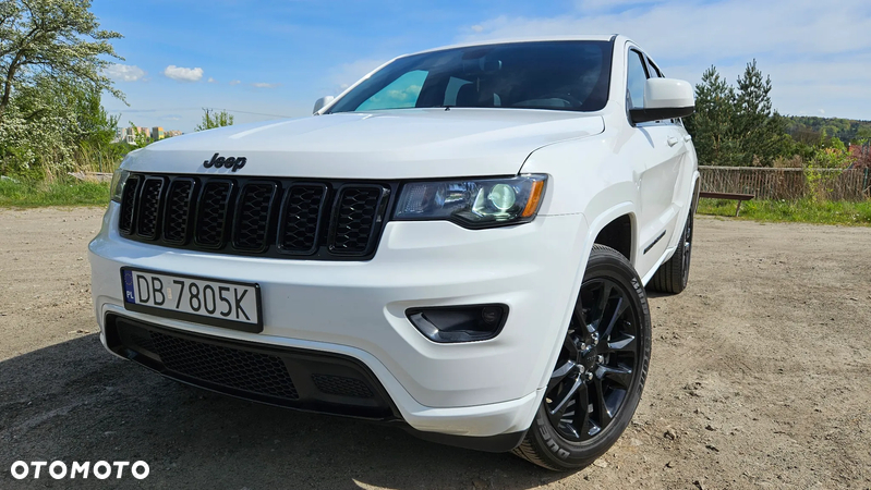 Jeep Grand Cherokee - 26