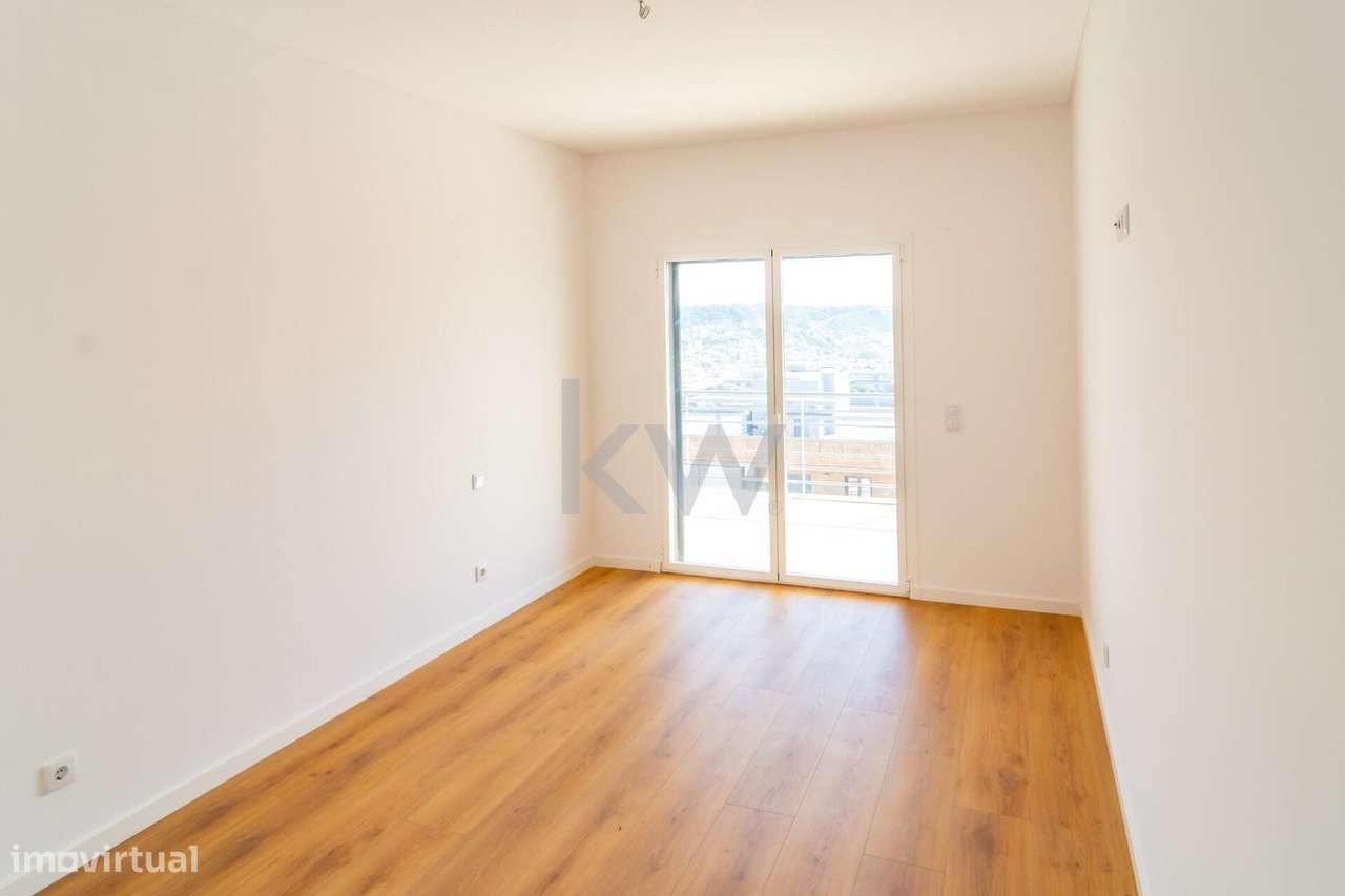 Oportunidade nas Colinas: T3 com Estilo, Luz Natural e Estacionamento-15