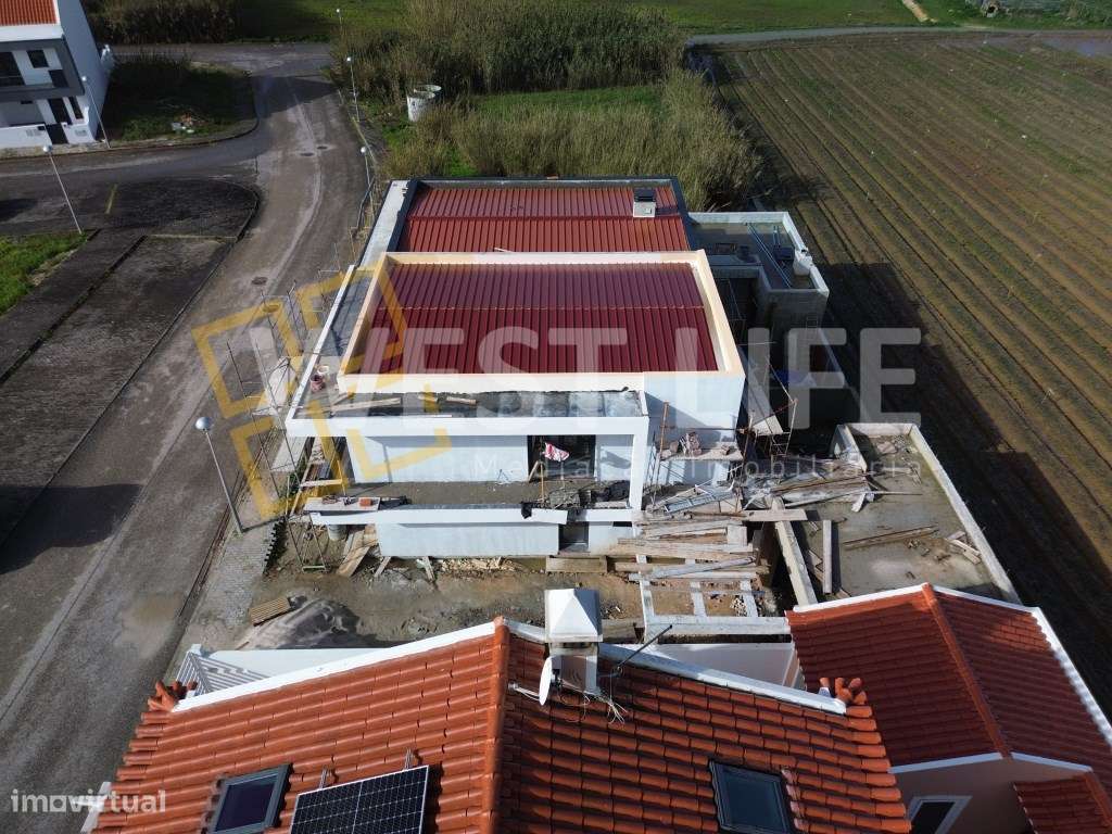 Moradia T3 com três magnificas suítes - NOVA-13