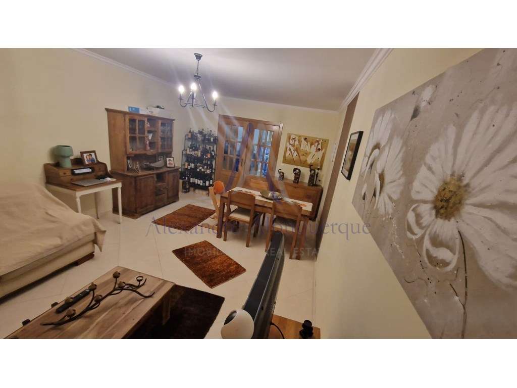 Apartamento T2 com lugar de Garagem e Elevador-3