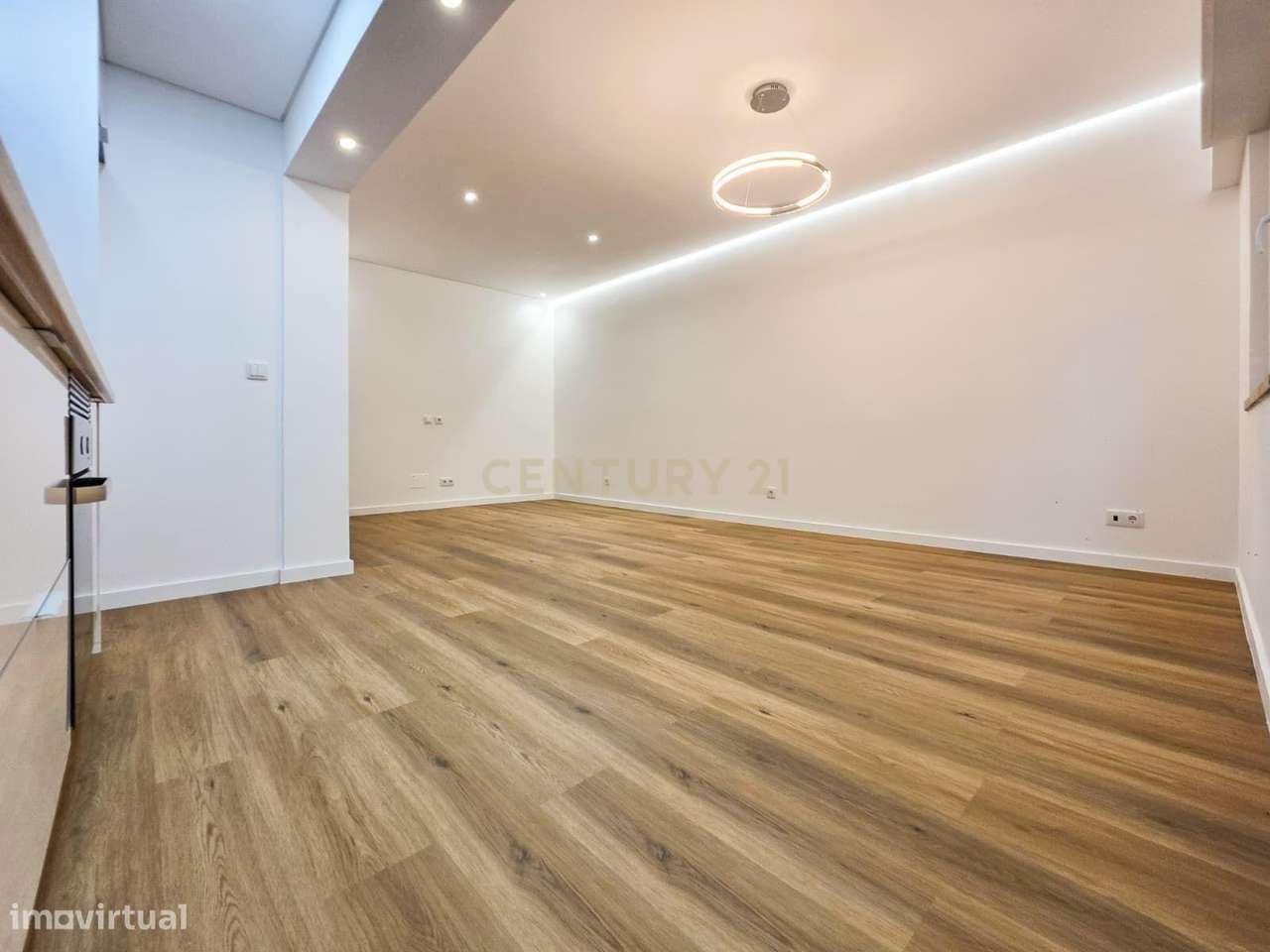 Apartamento Renovado em Setúbal com Vista para a Cidade-13