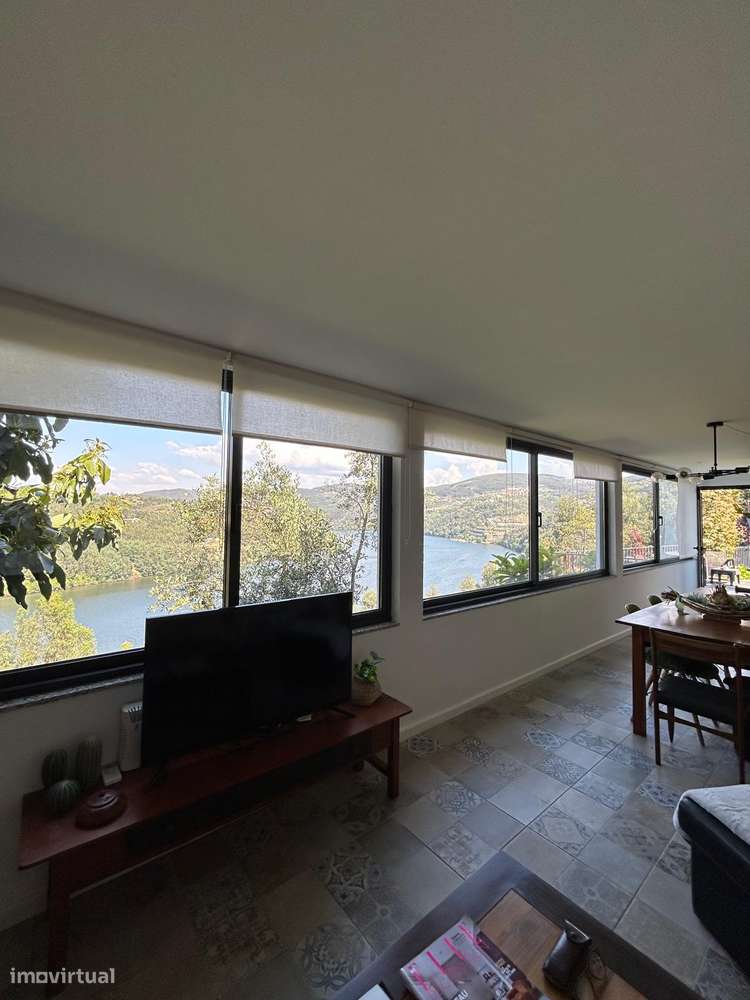 Moradia T4 isolada pronta a habitar com vista desafogada sobre o Douro-21
