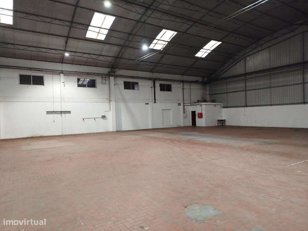 Armazém para arrendar no Sabugo - Sintra - Grande imagem: 2/11