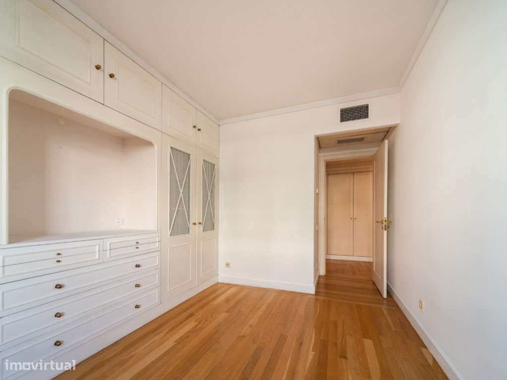 T3+2 em condominio de prestigio nas Amoreiras, com terraço e vista ...-18