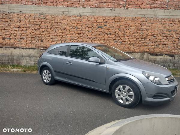 Opel Astra III GTC 1.6 Enjoy - 4