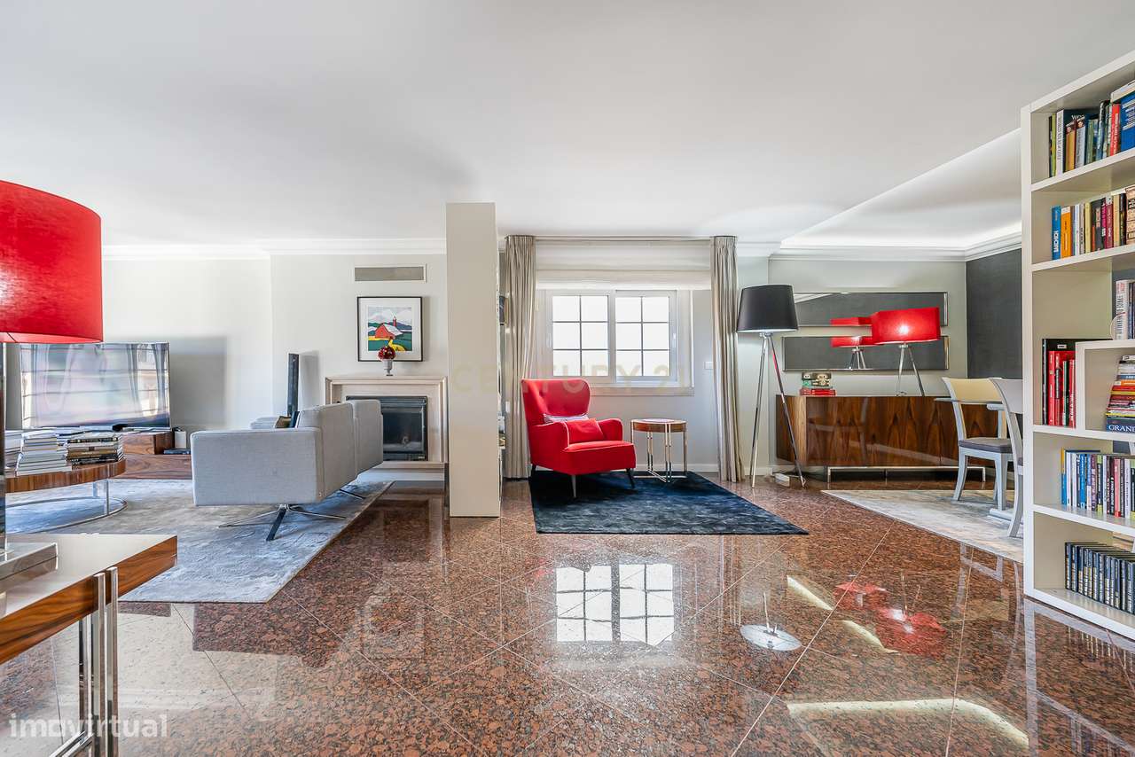 Moradia de Luxo T4 com Piscina e Jardim em Alvalade-17