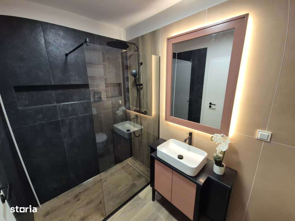 Apartament 3 camere, TOTUL NOU, etaj 6/8, garaj, strada EROILOR-10