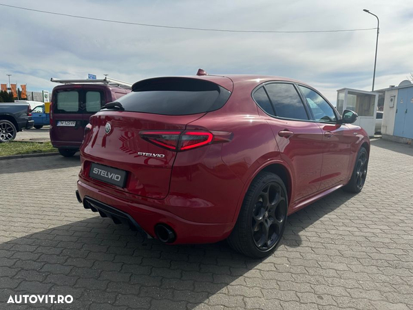 Alfa Romeo Stelvio - 5