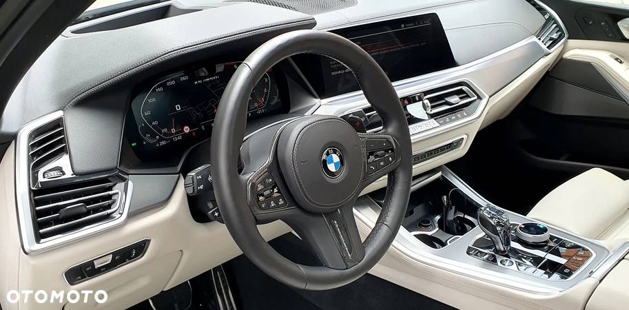BMW X5 M M50i - 13