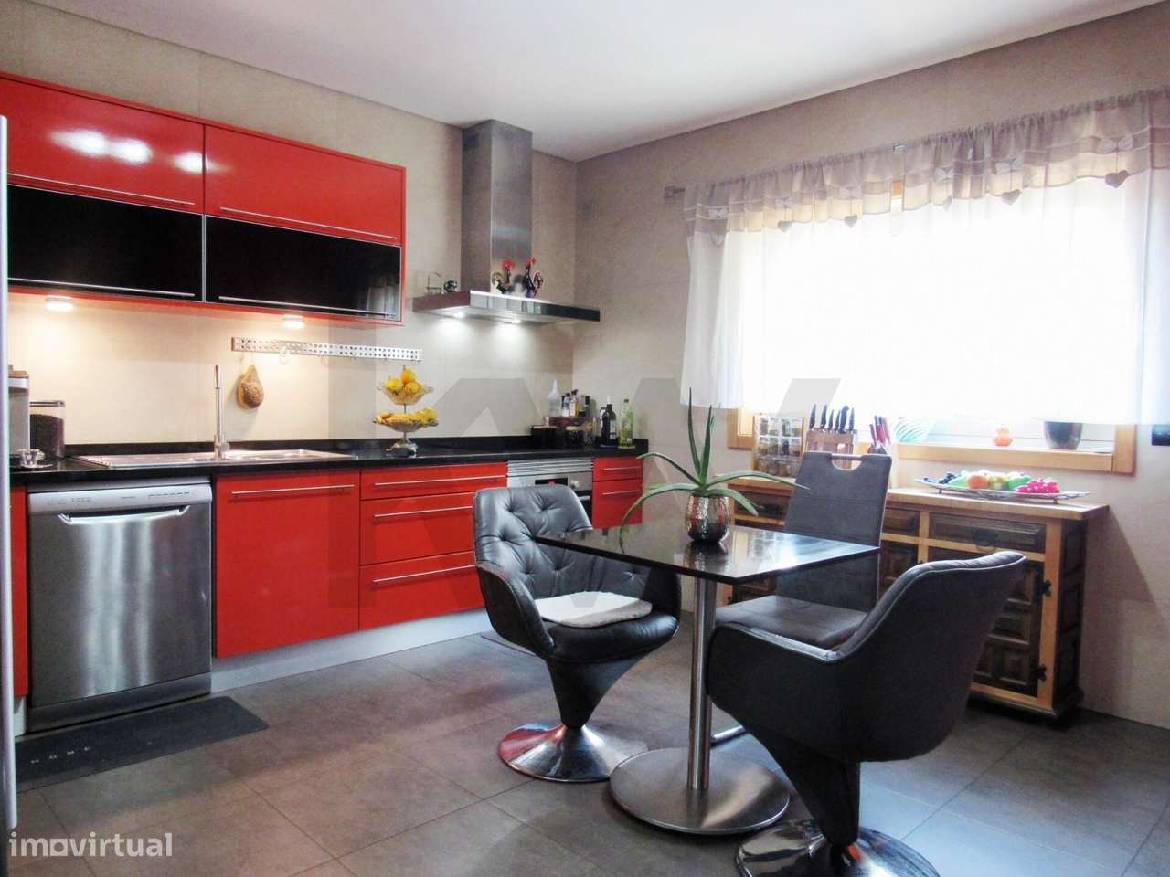 Moradia Térrea com Salão Superior | A 7 Minutos do Centro de Oliveira-12