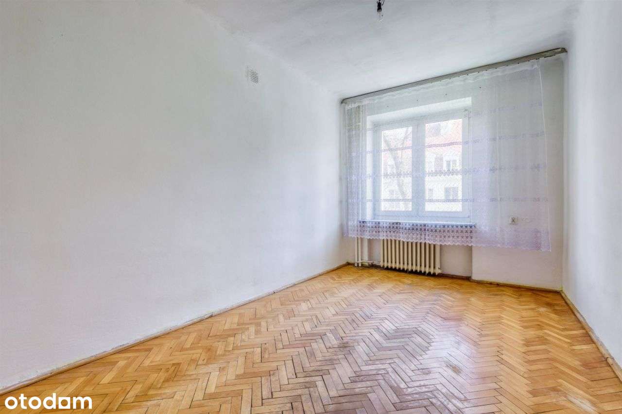 Przestronna Kawalerka na granicy Śródmieścia.-2