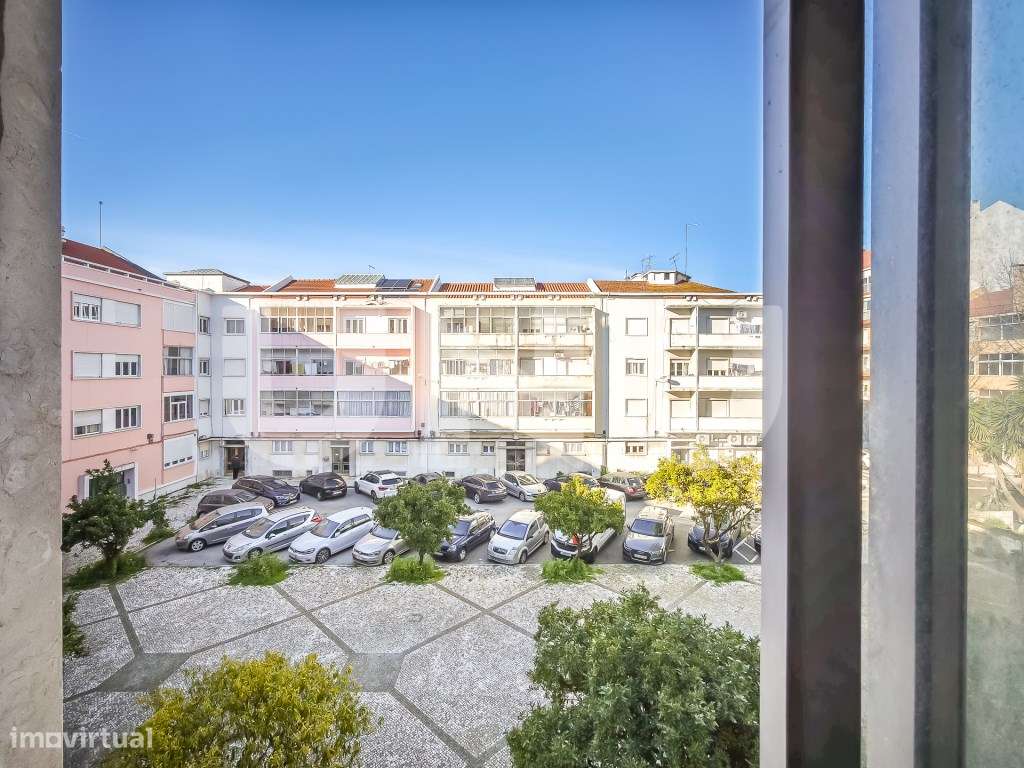 T2 com potencial total de remodelação, em Benfica-12