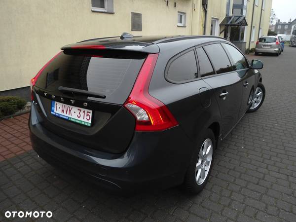 Volvo V60 D2 Momentum - 4