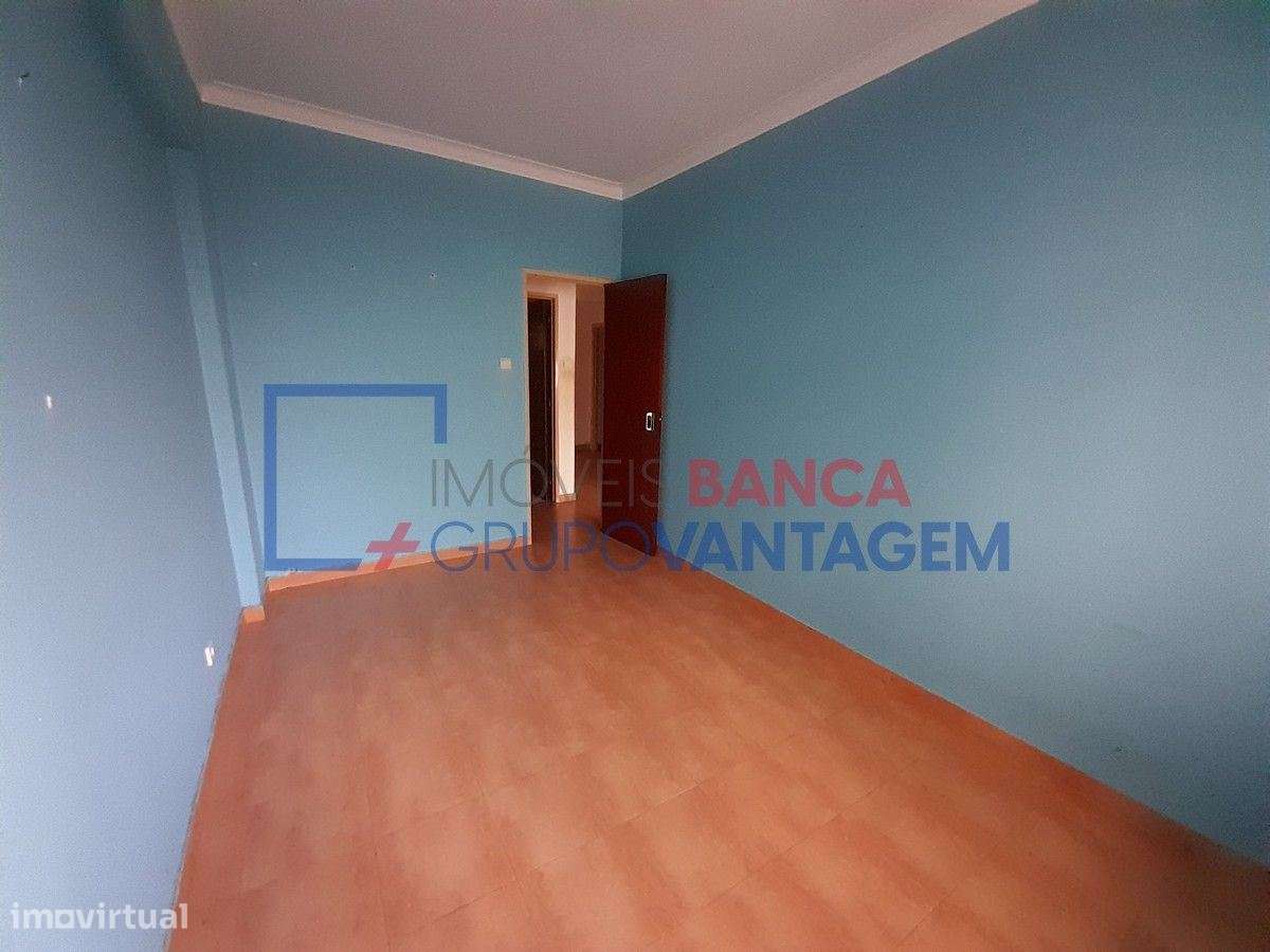 Apartamento T3, com 92 m2, situado na Cova da Piedade, Concelho da ... - Grande imagem: 4/14