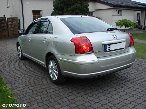 Toyota Avensis - 2