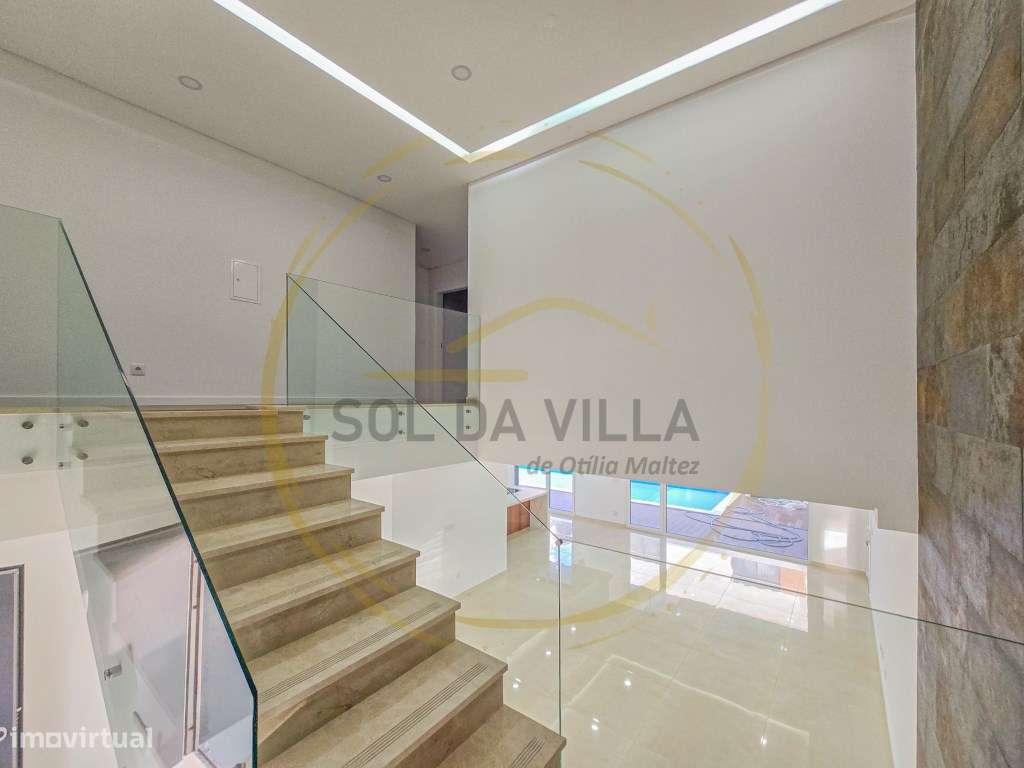 Moradia T4 Isolada com piscina - Valadares, Corroios - 750.000€-9