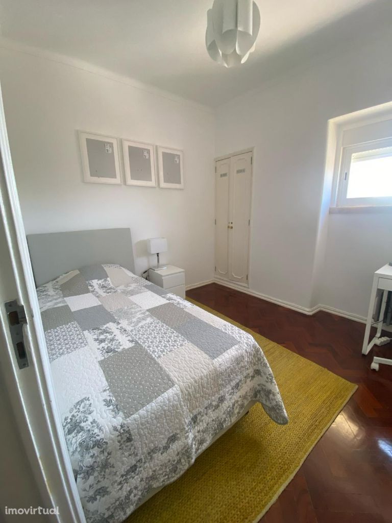 Quarto para rapariga em Pero Pinheiro - Sintra