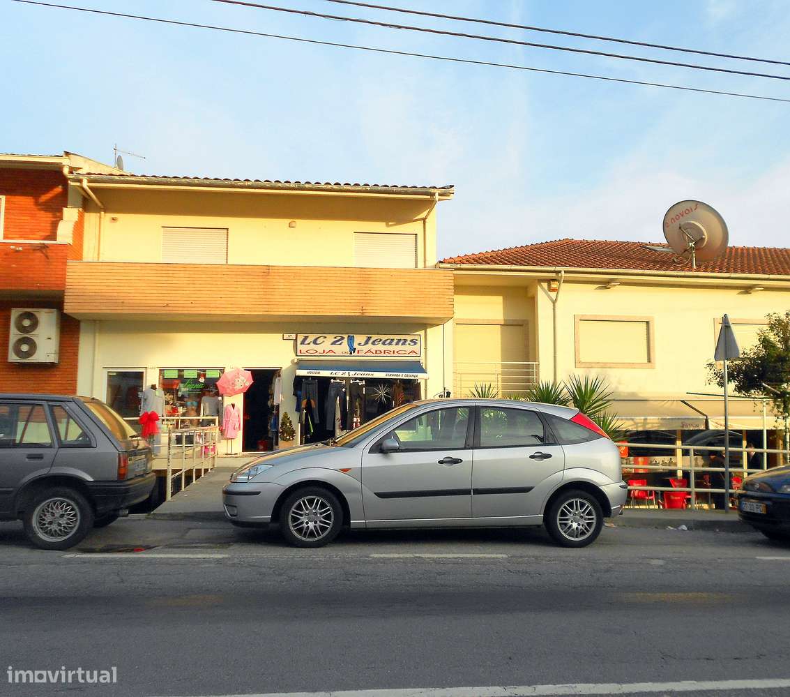 Loja comercial na EN 101 junto aos semaforos - Grande imagem: 4/4