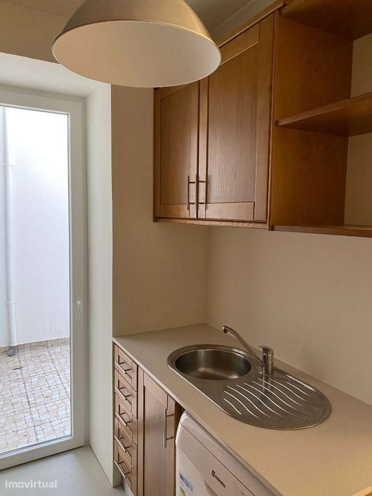 T2 renovado na R. António Vasconcelos - Grande imagem: 2/18