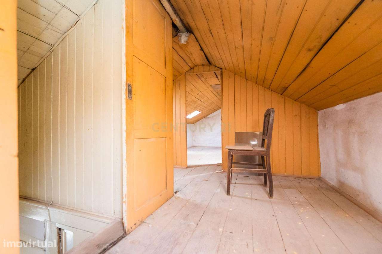 Propriedade com duas moradias geminadas-52