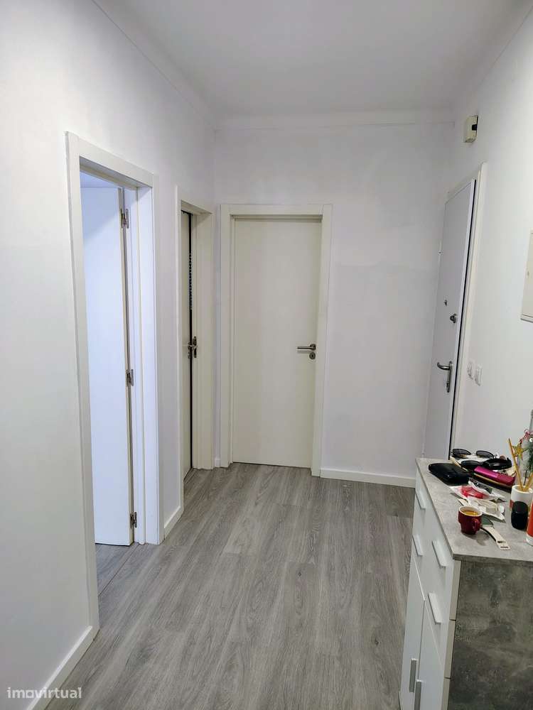 Apartamento T2 remodelado com terraço Casal Do Marco-2