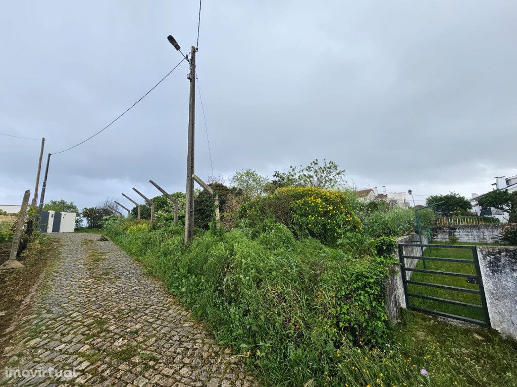 Terreno para construção em zona de Santa Clara