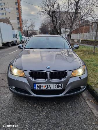 BMW Seria 3 320d DPF Touring Aut. - 10