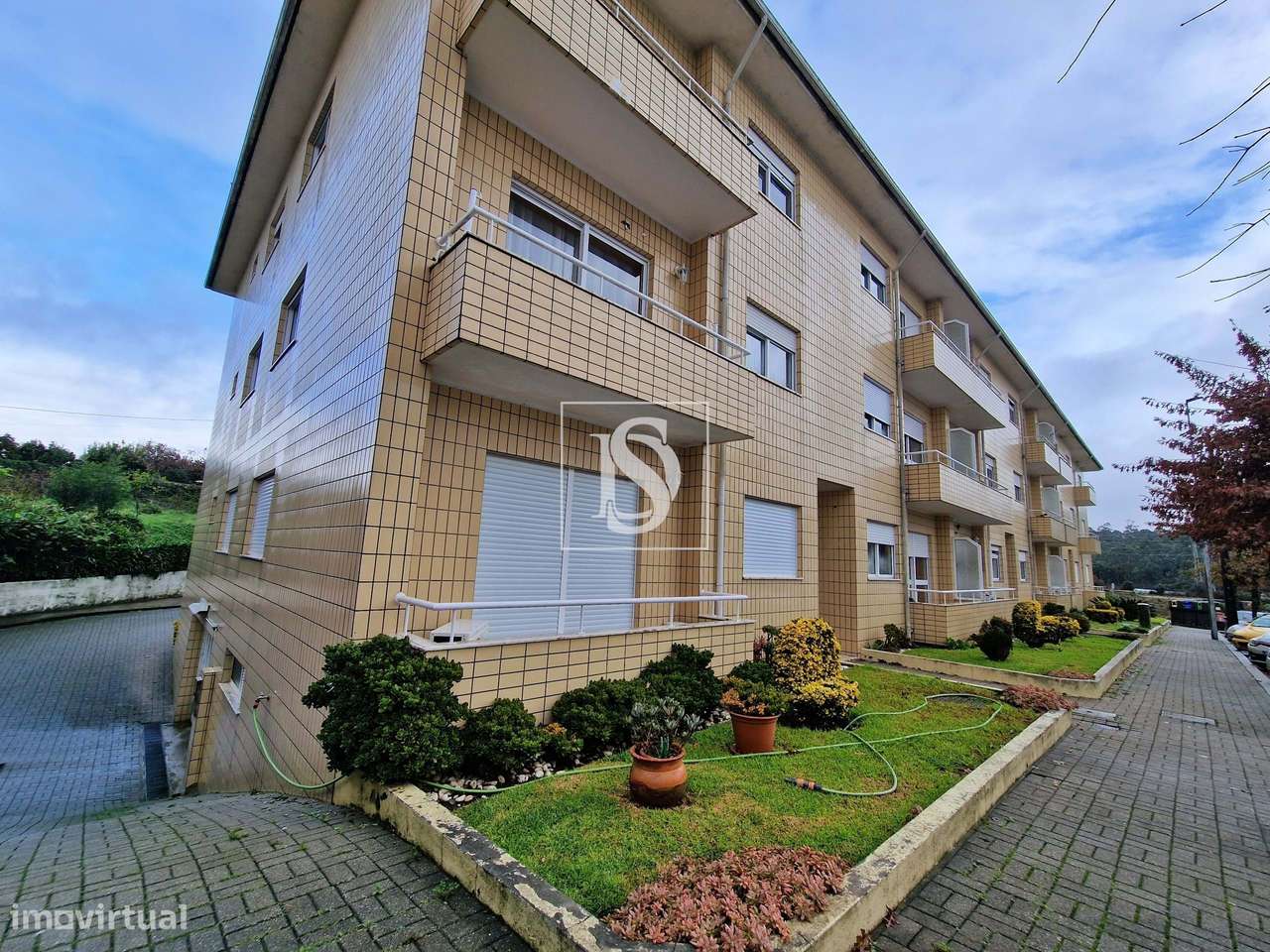 Apartamento T3 em Gião com terreno-33
