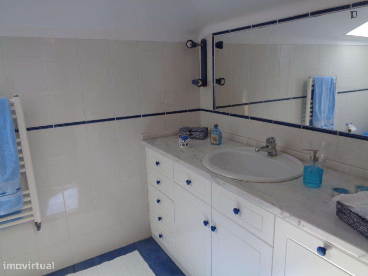 Quarto - localizado em Lisbon - Grande imagem: 5/12