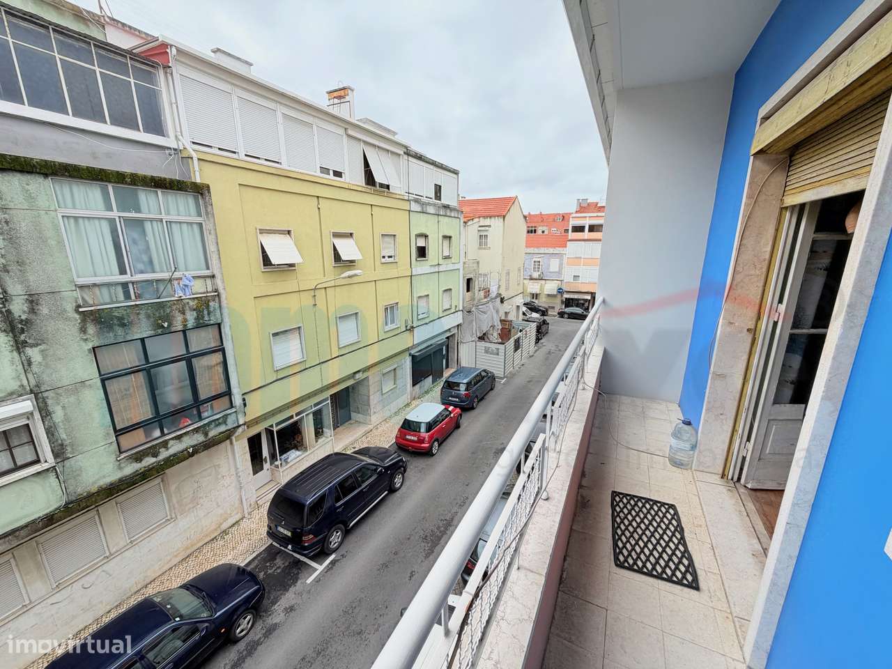 T2 com varanda, luz natural e localização central-11