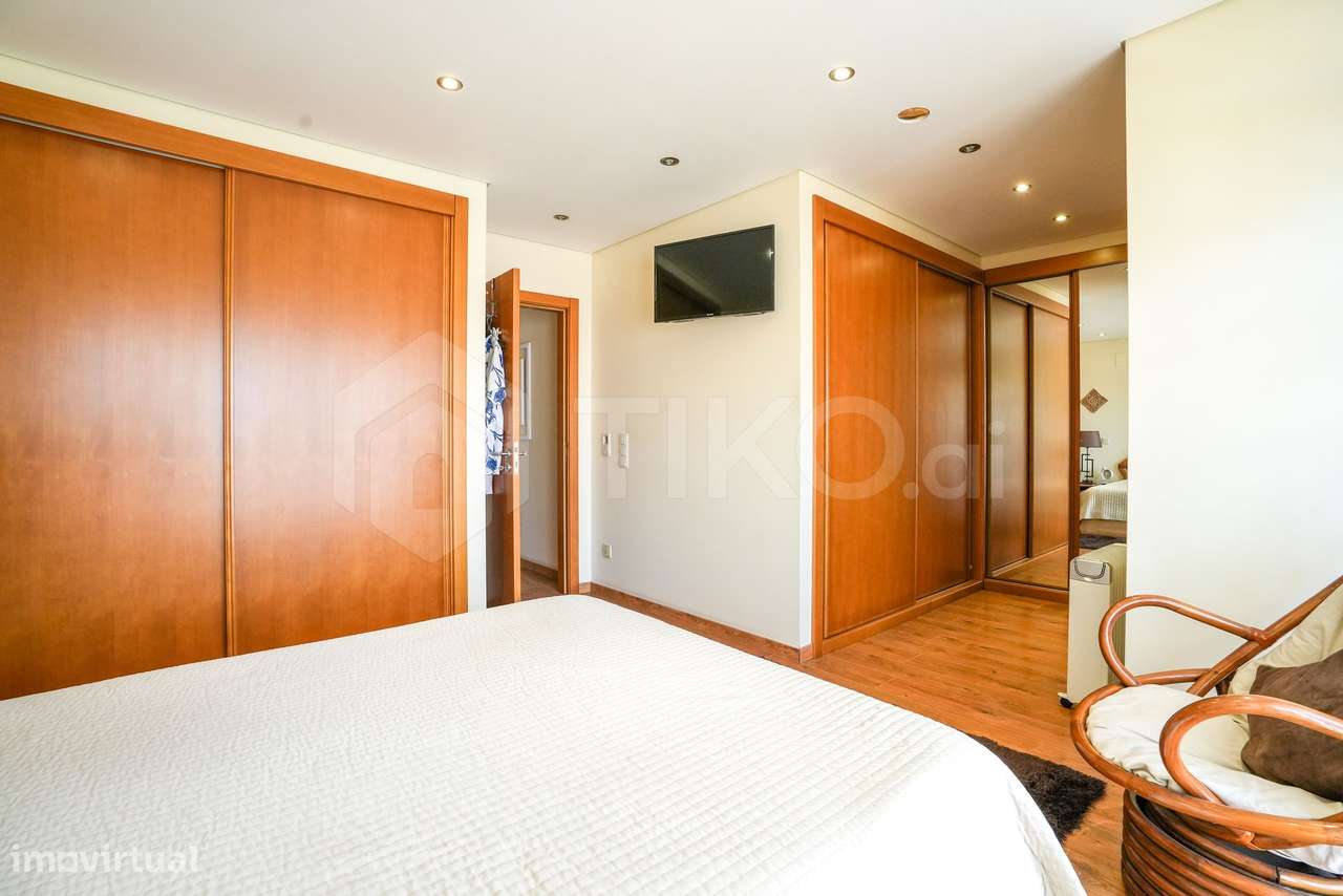 MORADIA T3 COM PISCINA, CONSTRUÇÃO ANTISSÍSMICA, ISOLAMENTO PREMIUM E-12