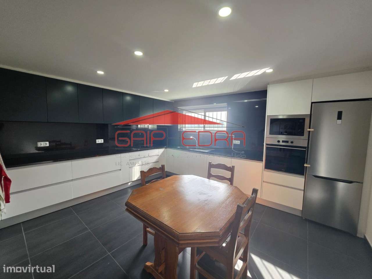 Moradia T4 com Jardim e Garagem em Lourosa-24