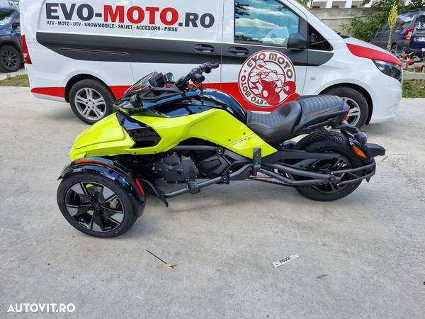 Can-Am Spyder - 13