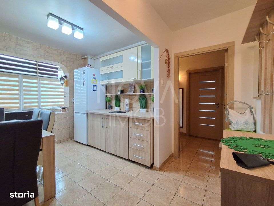 Apartament de inchiriat 3 camere etajul 4, cu lift,  Zona Vasile Aaron - Imagine principală: 5/12