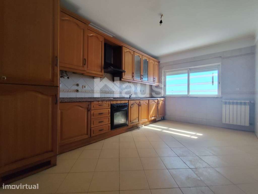 T3 com parqueamento e arrecadação - Grande imagem: 4/16