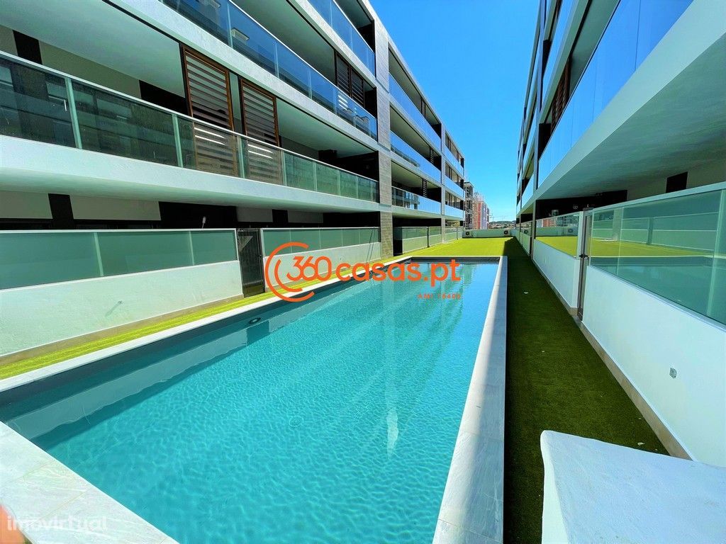 Apartamento T3 com piscina, garagem e arrecadação no Montenegro, Faro