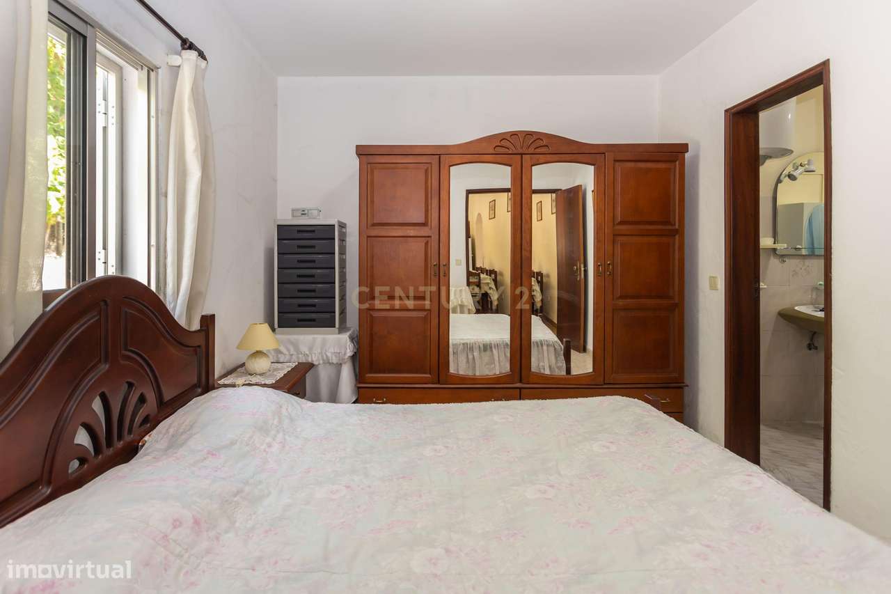 Moradia T2 com Terreno 7600m2 em Tomar-18