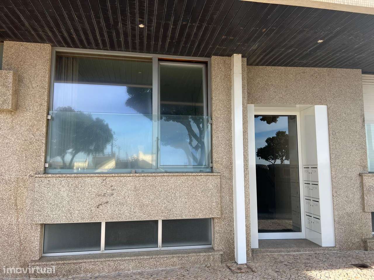 T2 + 1 Avenida dos Banhos vista mar-29