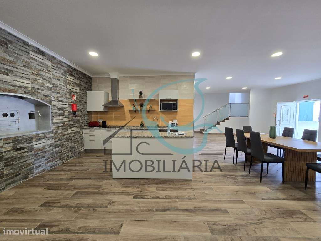 EXCLUSIVO - Excelente moradia de 2 pisos, com licença AL-10