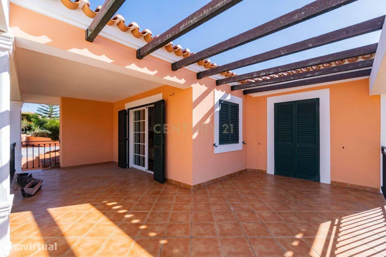 Moradia Isolada T6 com Garagem e Piscina Coberta na Quinta da Beloura-36