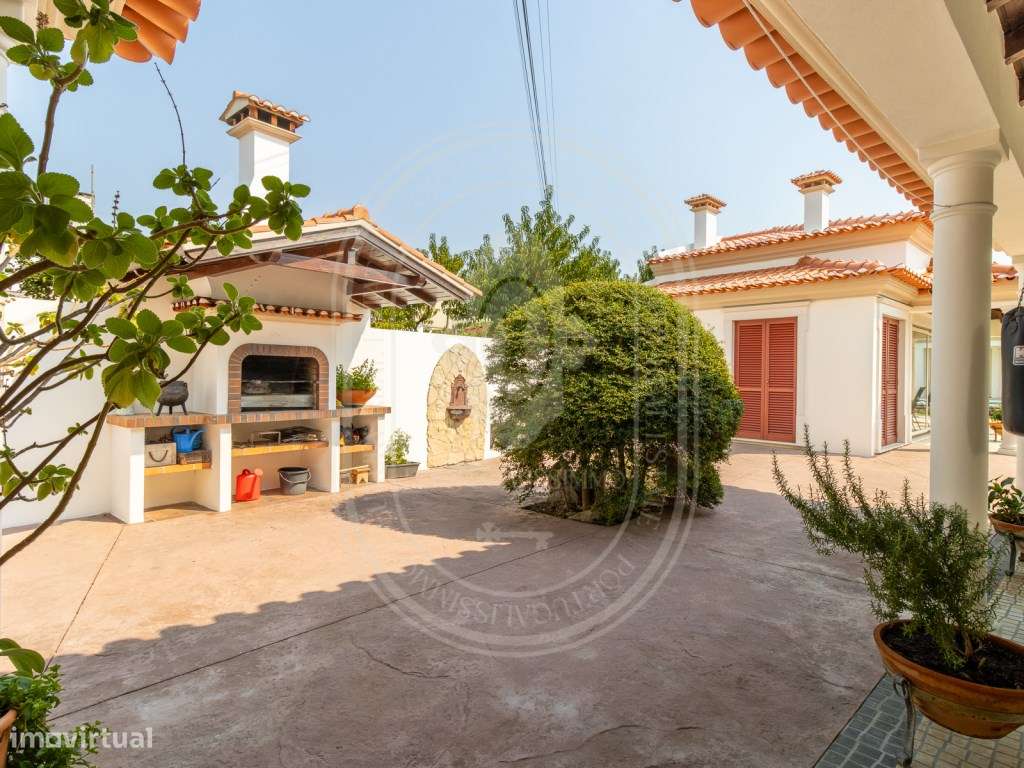 Moradia de Luxo T4+2, Remodelada, Mobilada, Piscina, Salão de Jogos...-36