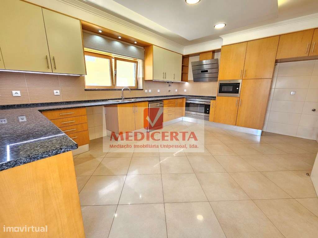 Algueirão - Moradia/Isolada T5 + Logradouro 350m² + Garagem-12