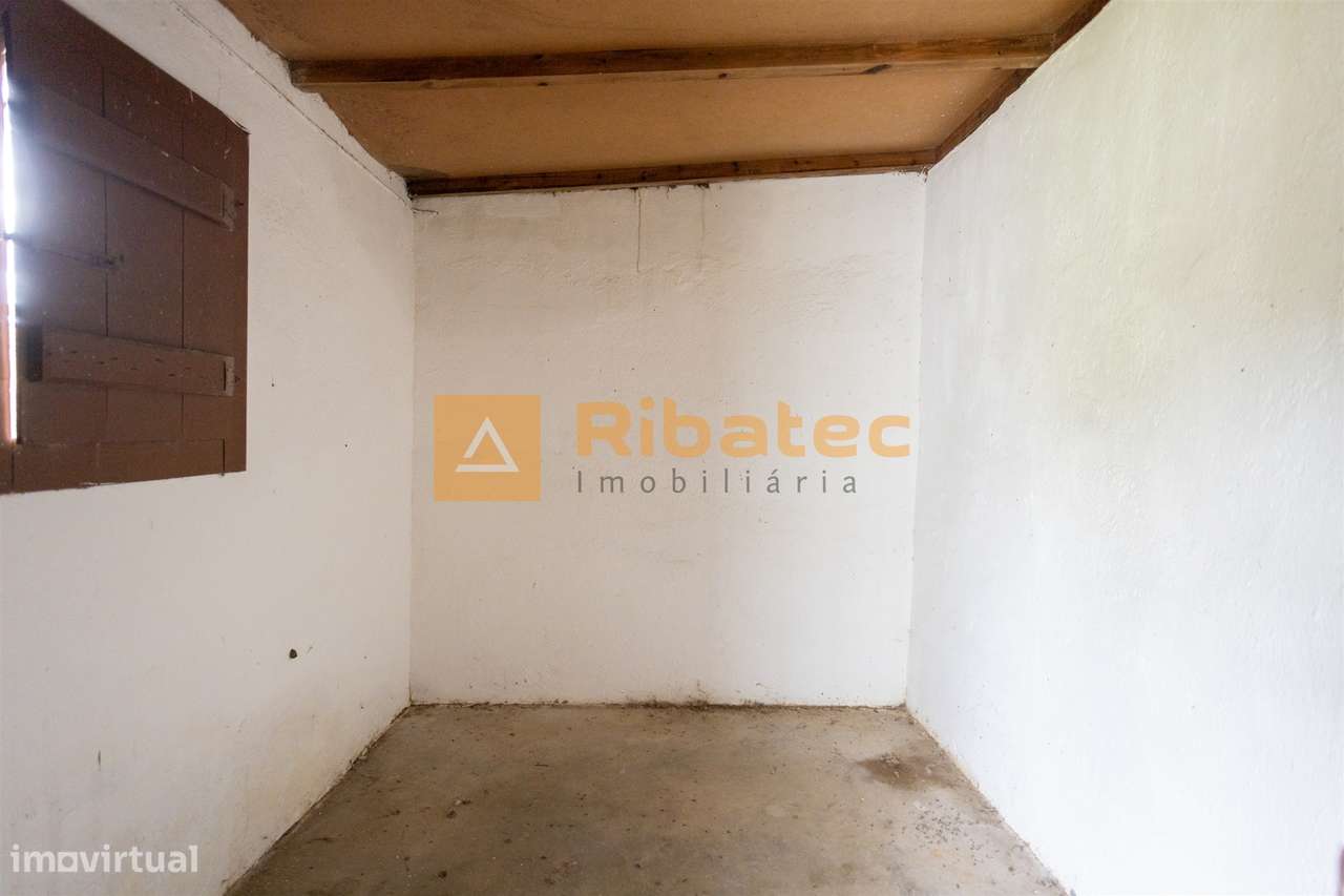 Moradia para remodelar no Couço - Grande imagem: 5/21