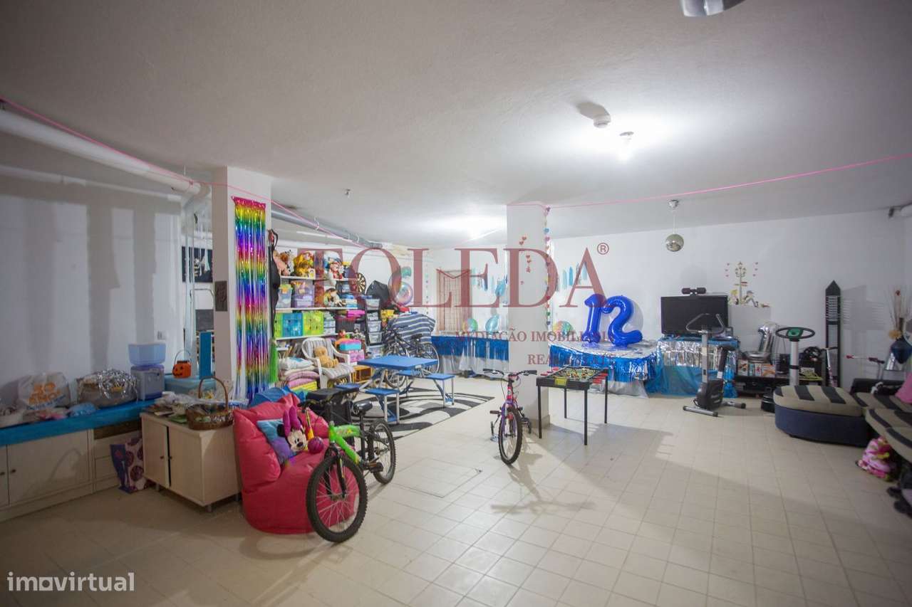 Moradia 4 Pisos com 474m2-59
