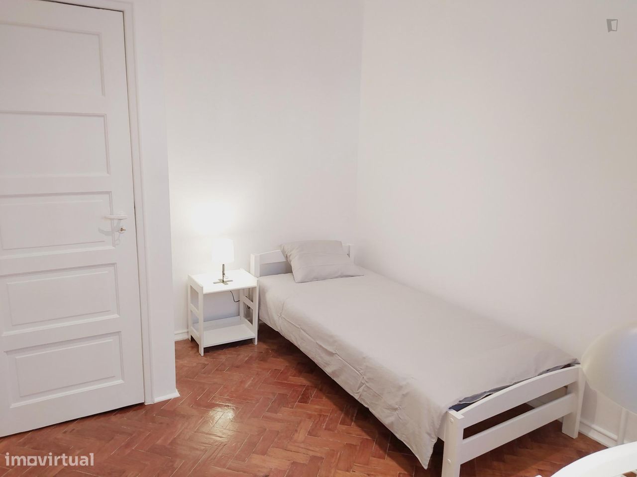 669685 - Quarto com 10 m2 cama de solteiro em...