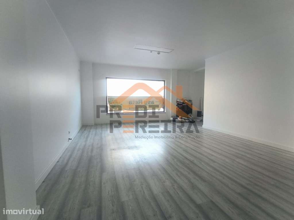 Loja situada na quinta do Conventinho, Loures. - Grande imagem: 3/19