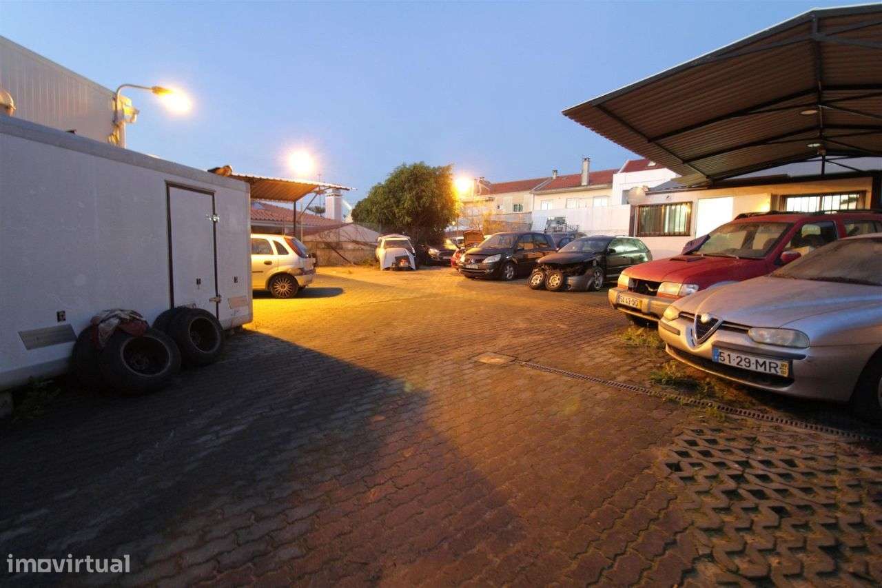 FOROS AMORA - Terreno 925m2 para 2 moradias bifamiliares (4 frações)! - Grande imagem: 4/8