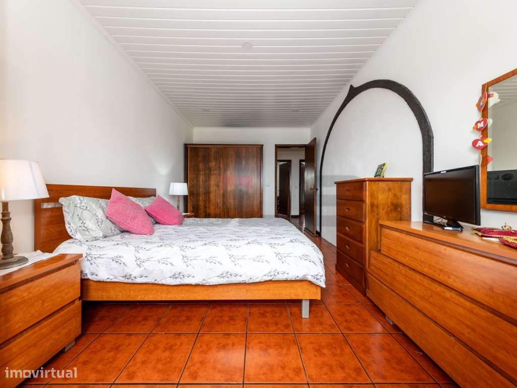 Moradia T4 com Garagem e Quintal nas Calhetas - Ribeira Grande-22