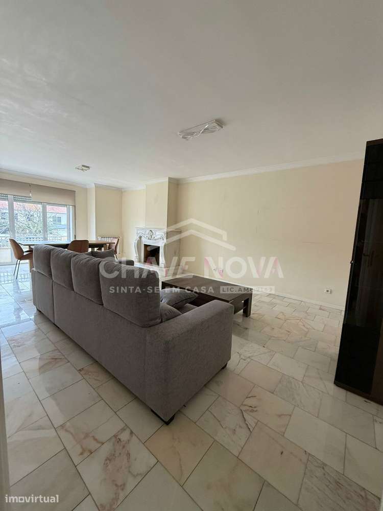 Moradia T4 com elevador, jardim, garagem e sala de cinema | 3.500€/mês - Grande imagem: 5/23