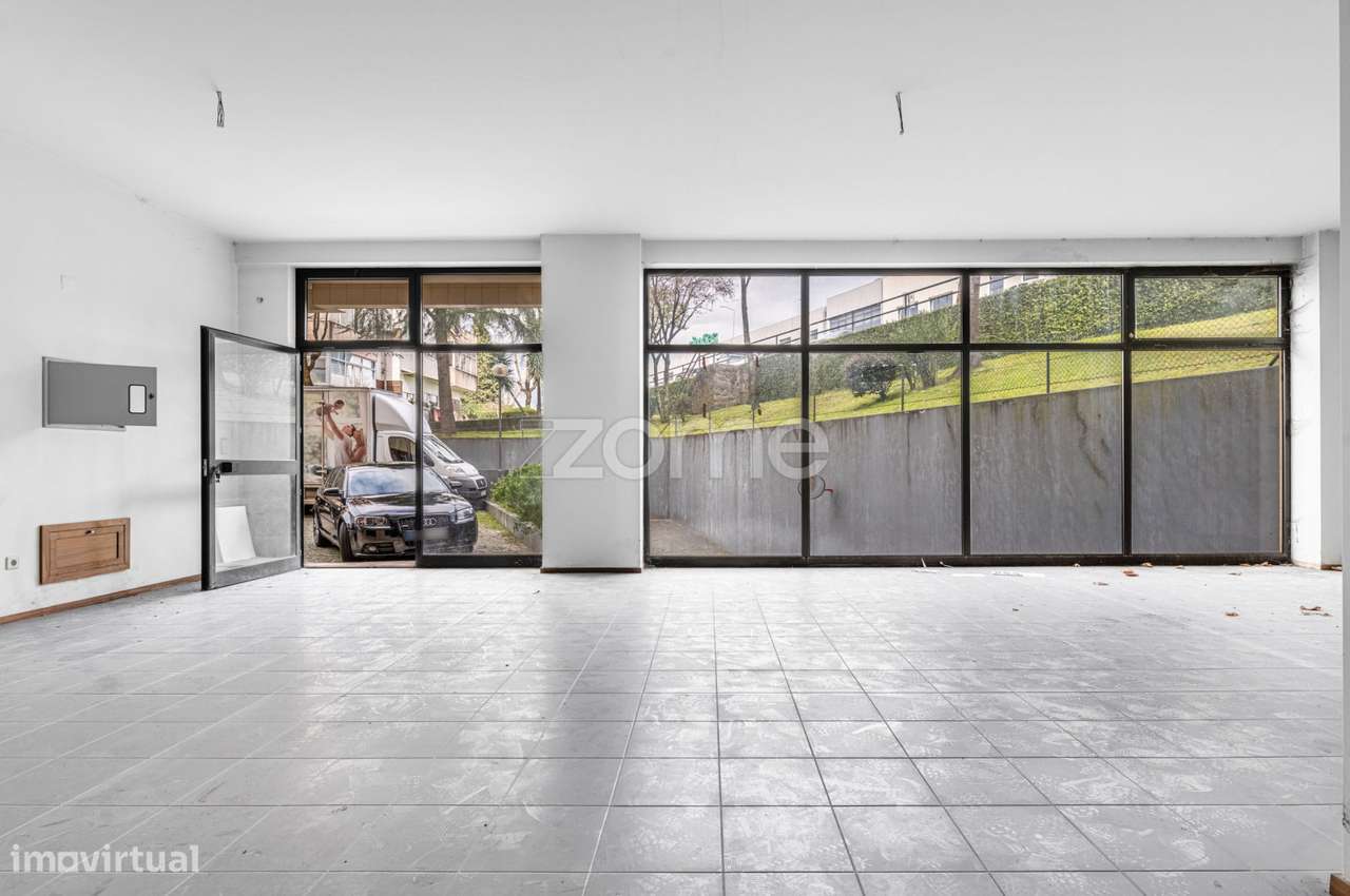 Loja de Comércio, em Braga (São Vicente)-2